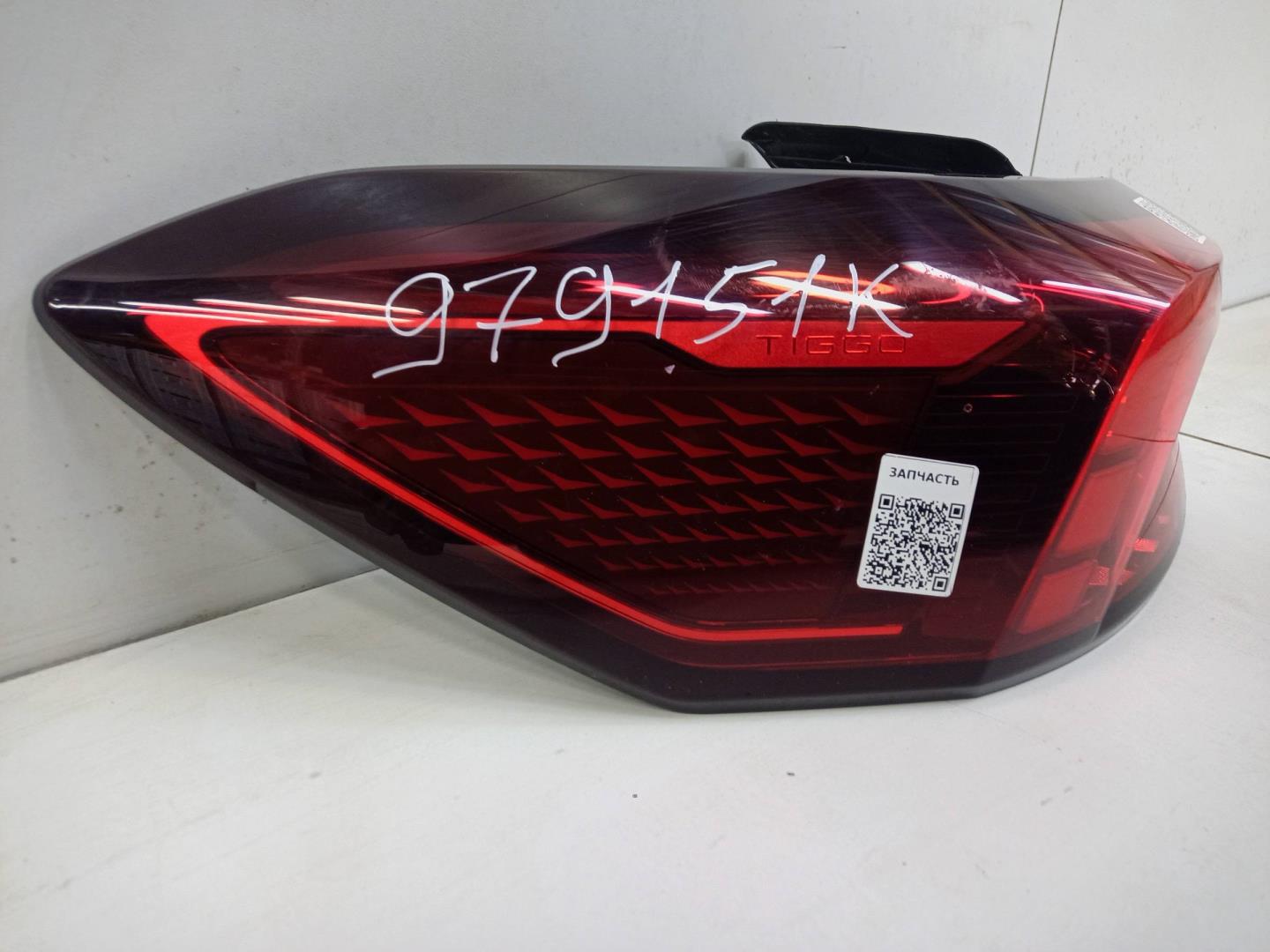 Фонарь задний наружный левый