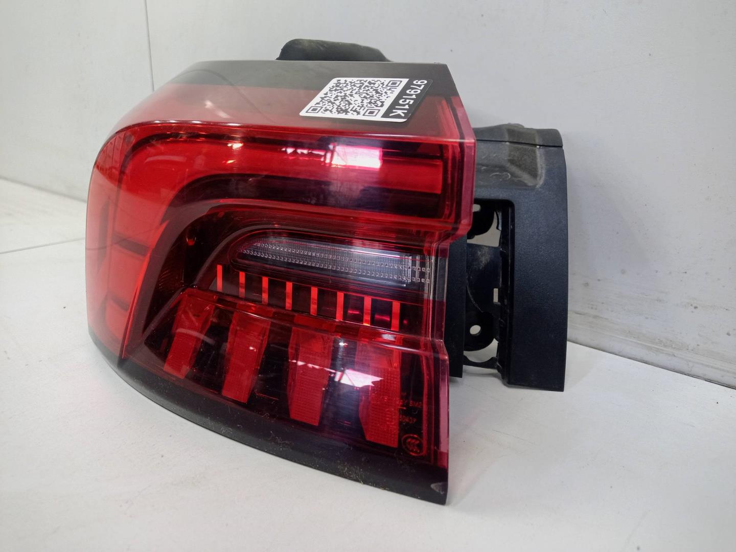 Фонарь задний наружный левый