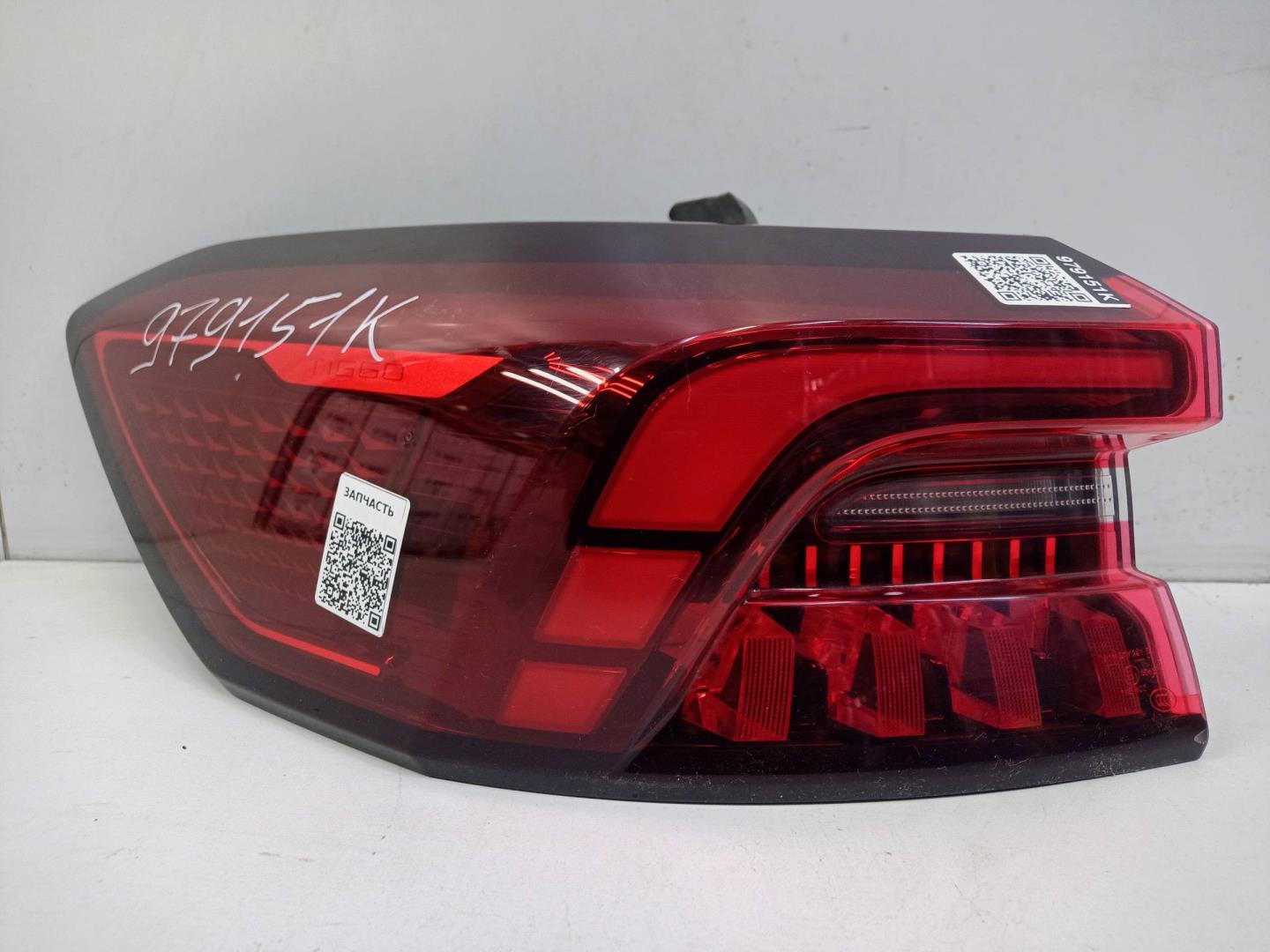 Фонарь задний наружный левый