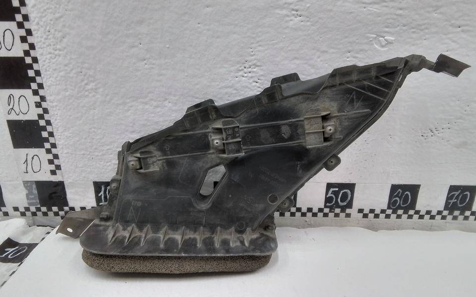 Воздуховод радиатора правый