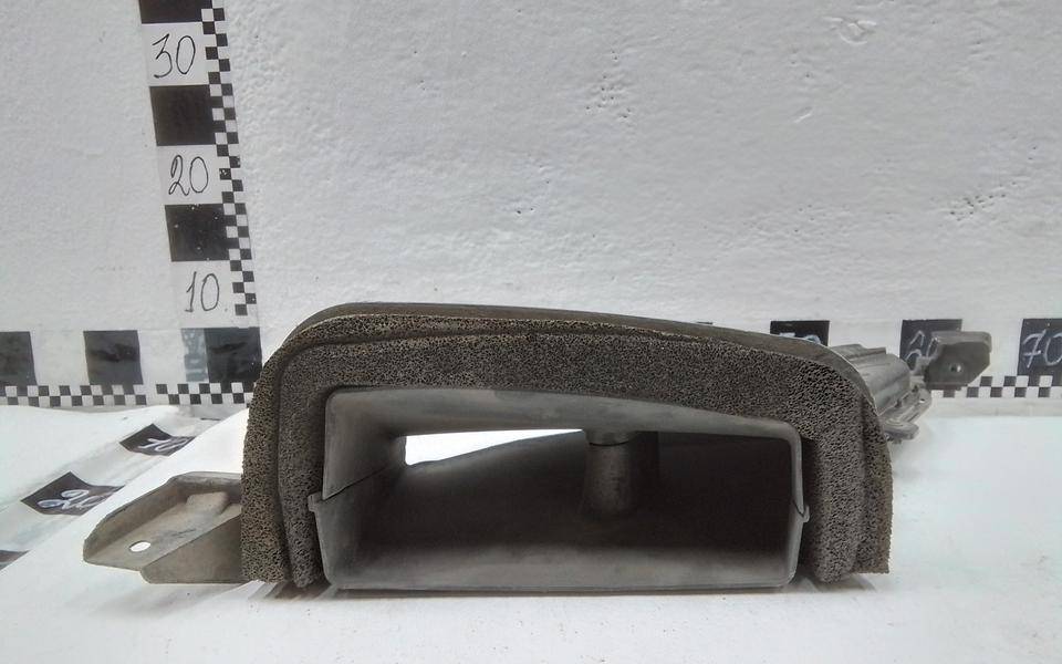 Воздуховод радиатора правый