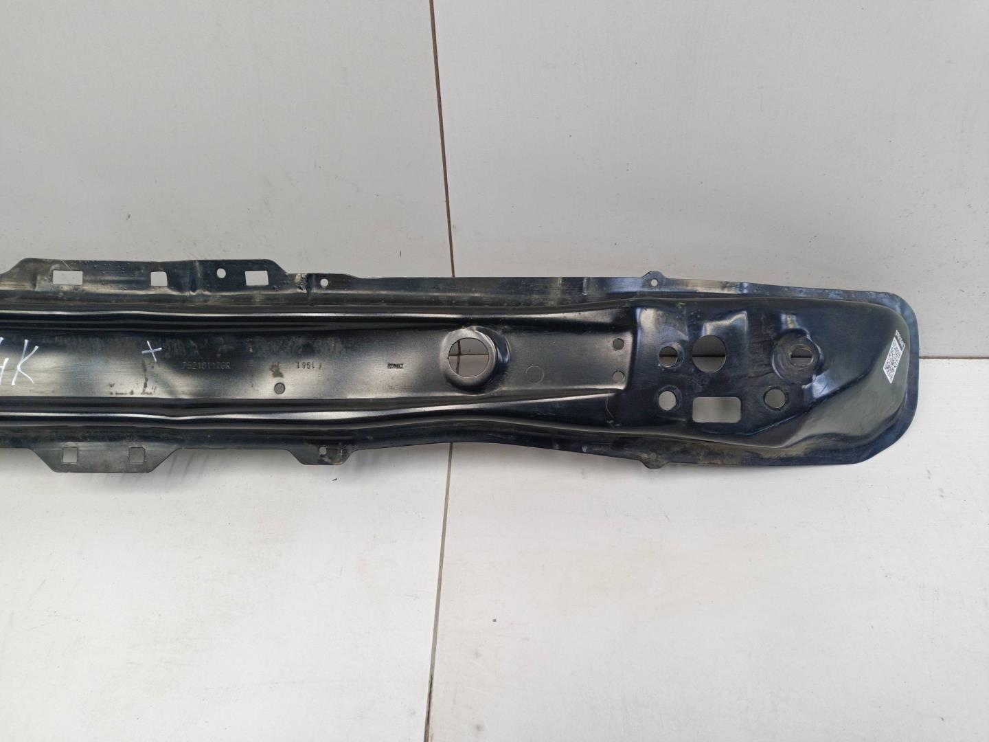 Усилитель переднего бампера