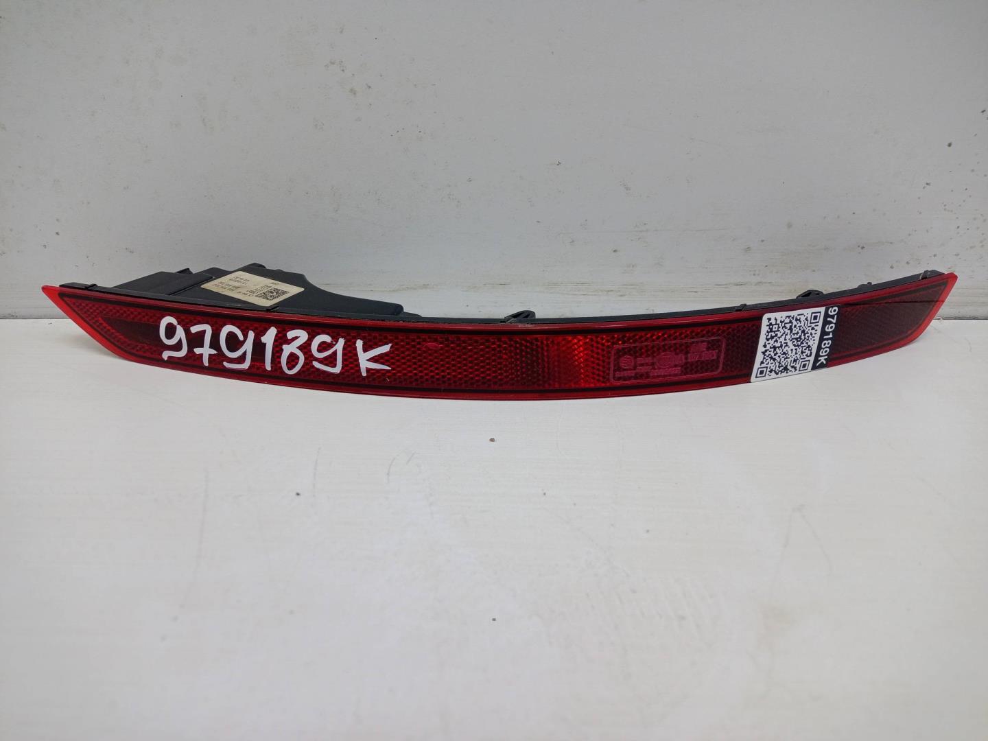 Фонарь задний в бампер правый