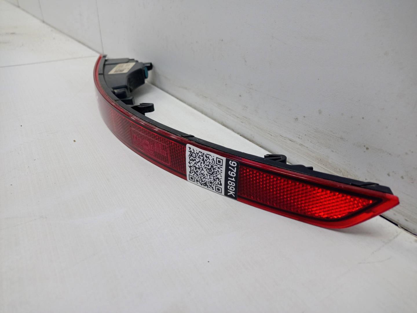 Фонарь задний в бампер правый