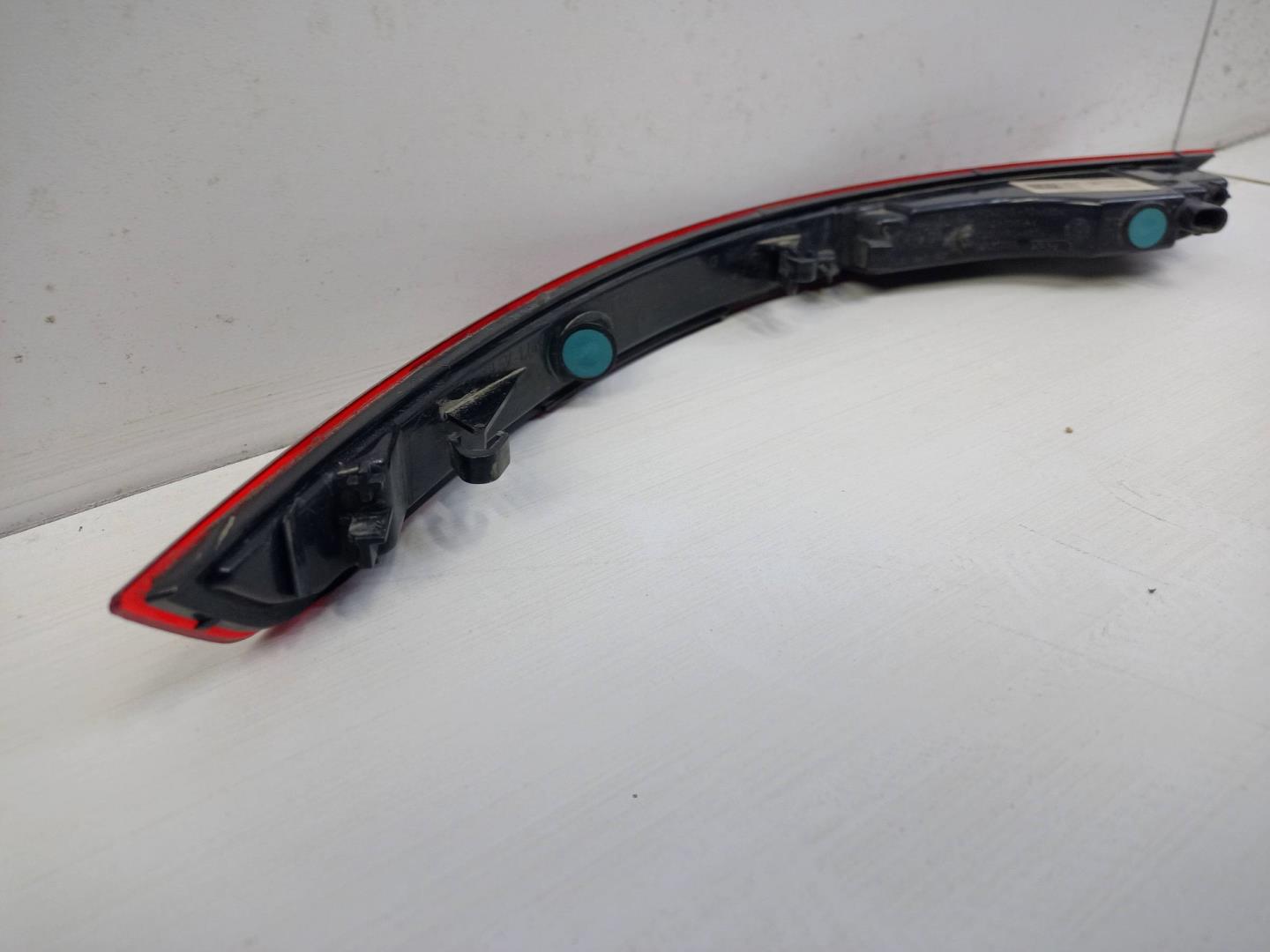 Фонарь задний в бампер правый