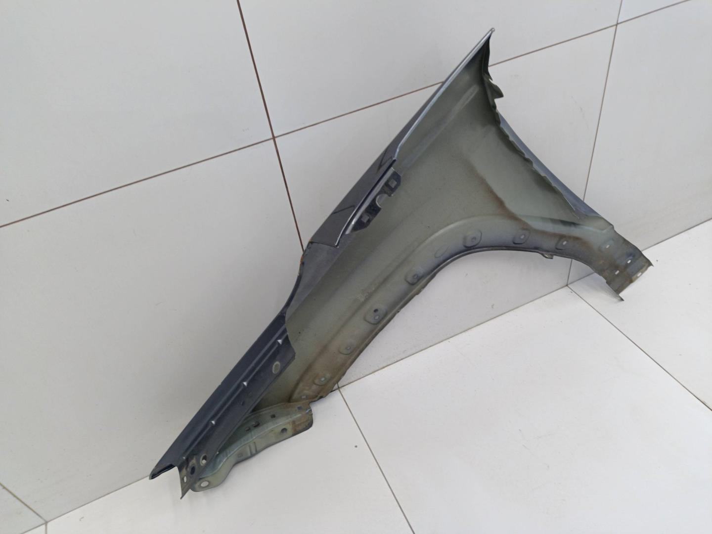 Крыло переднее правое