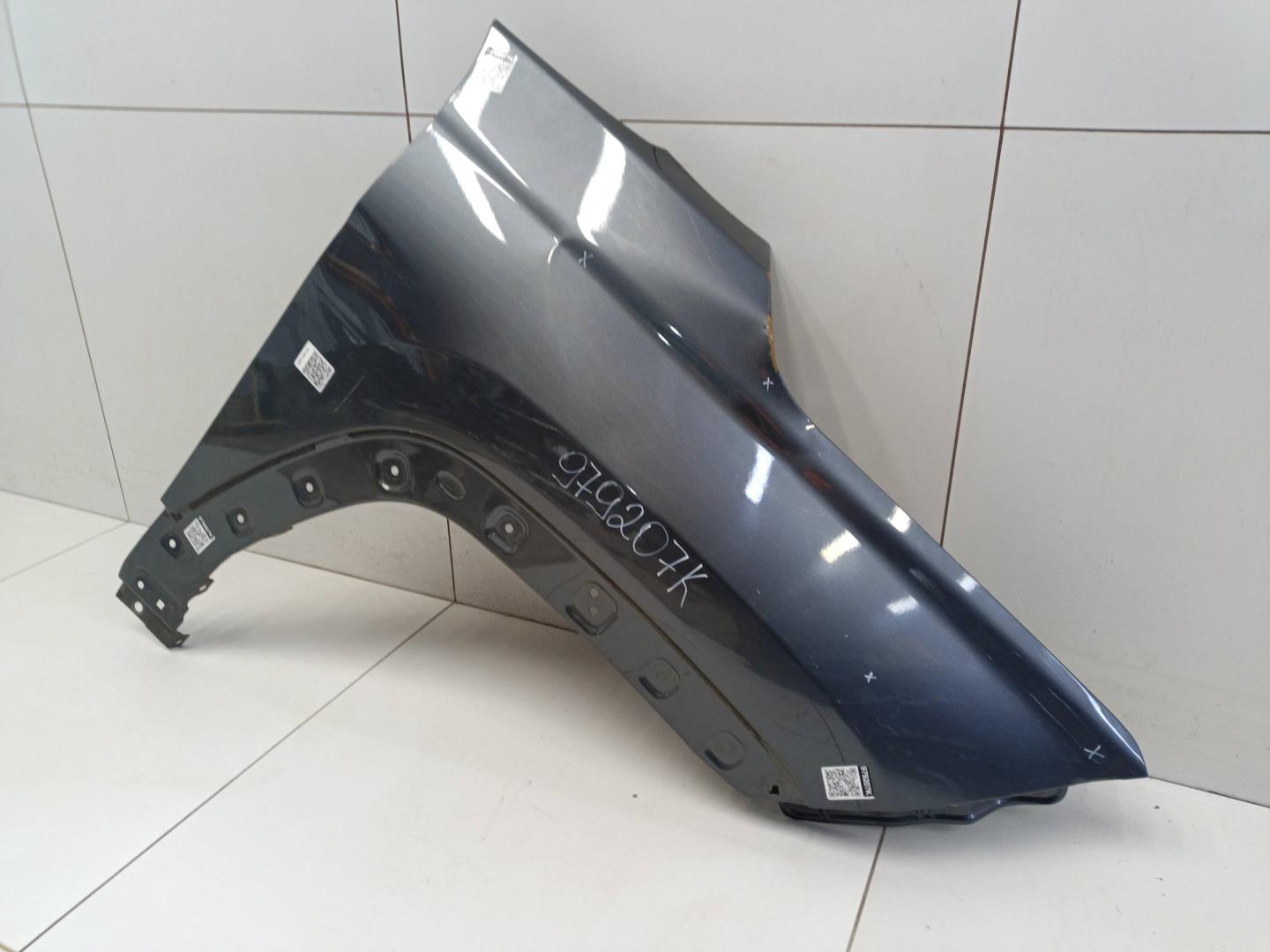 Крыло переднее правое