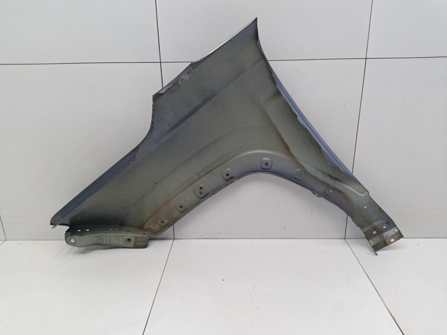 Крыло переднее правое