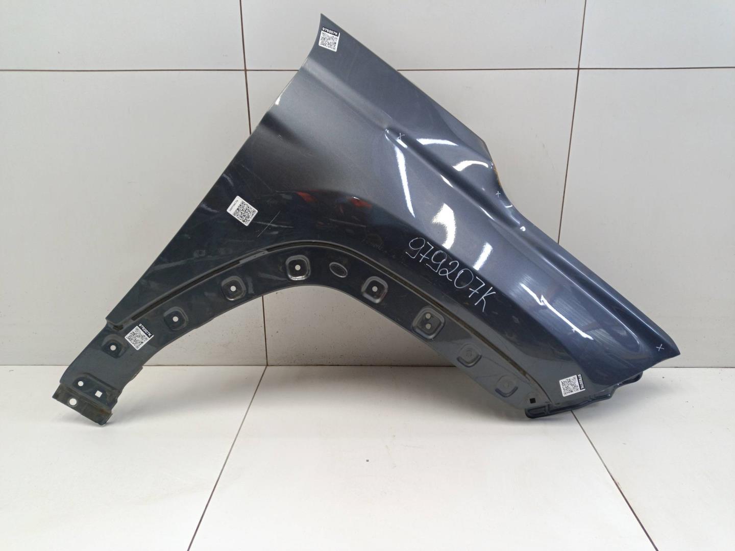 Крыло переднее правое