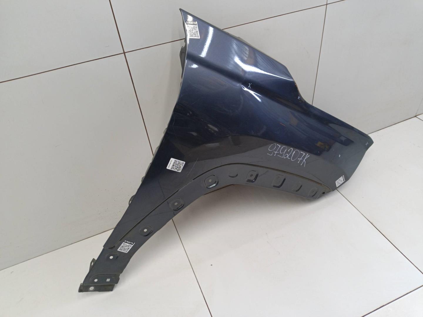 Крыло переднее правое