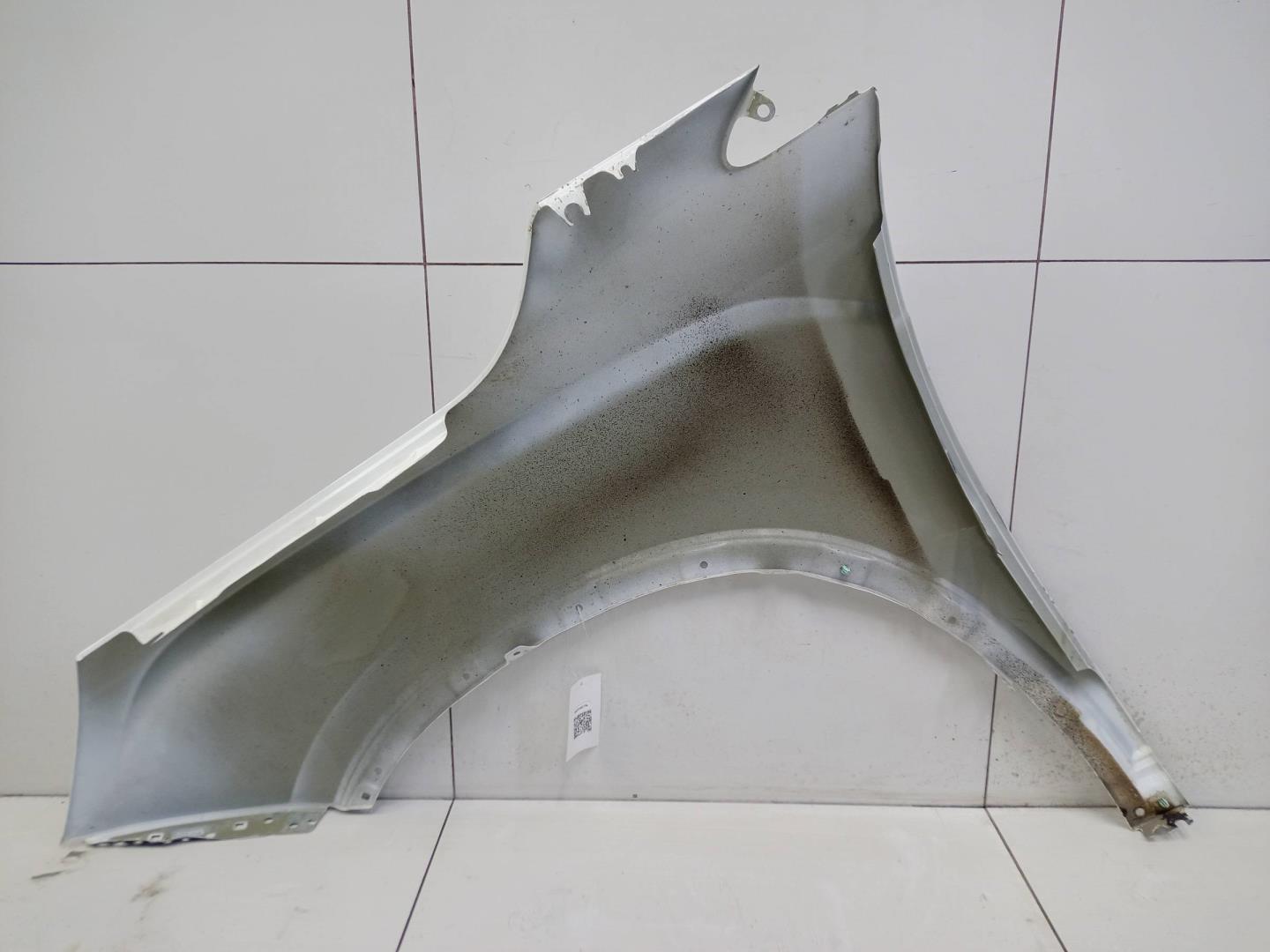 Крыло переднее правое