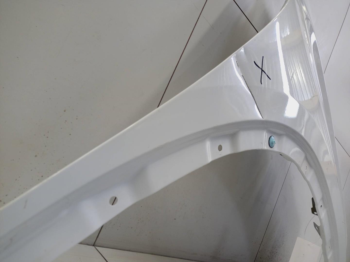 Крыло переднее правое