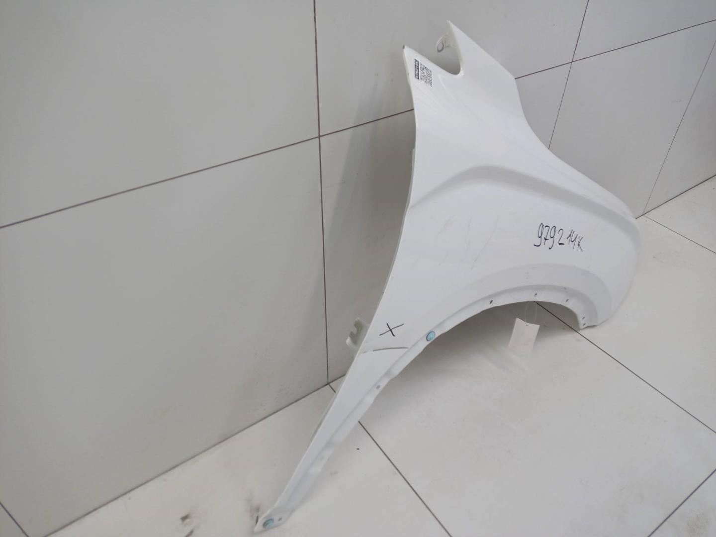 Крыло переднее правое