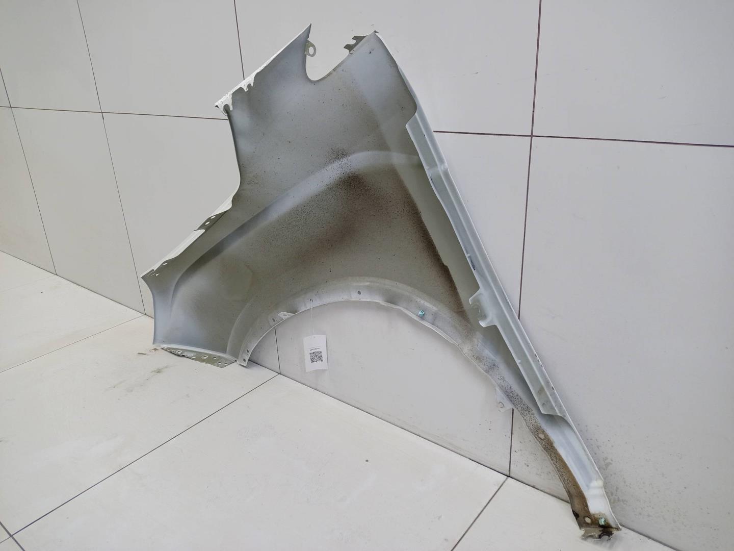 Крыло переднее правое