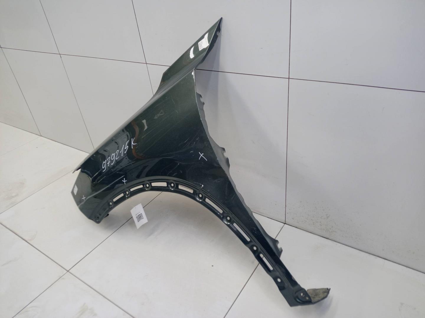 Крыло переднее левое