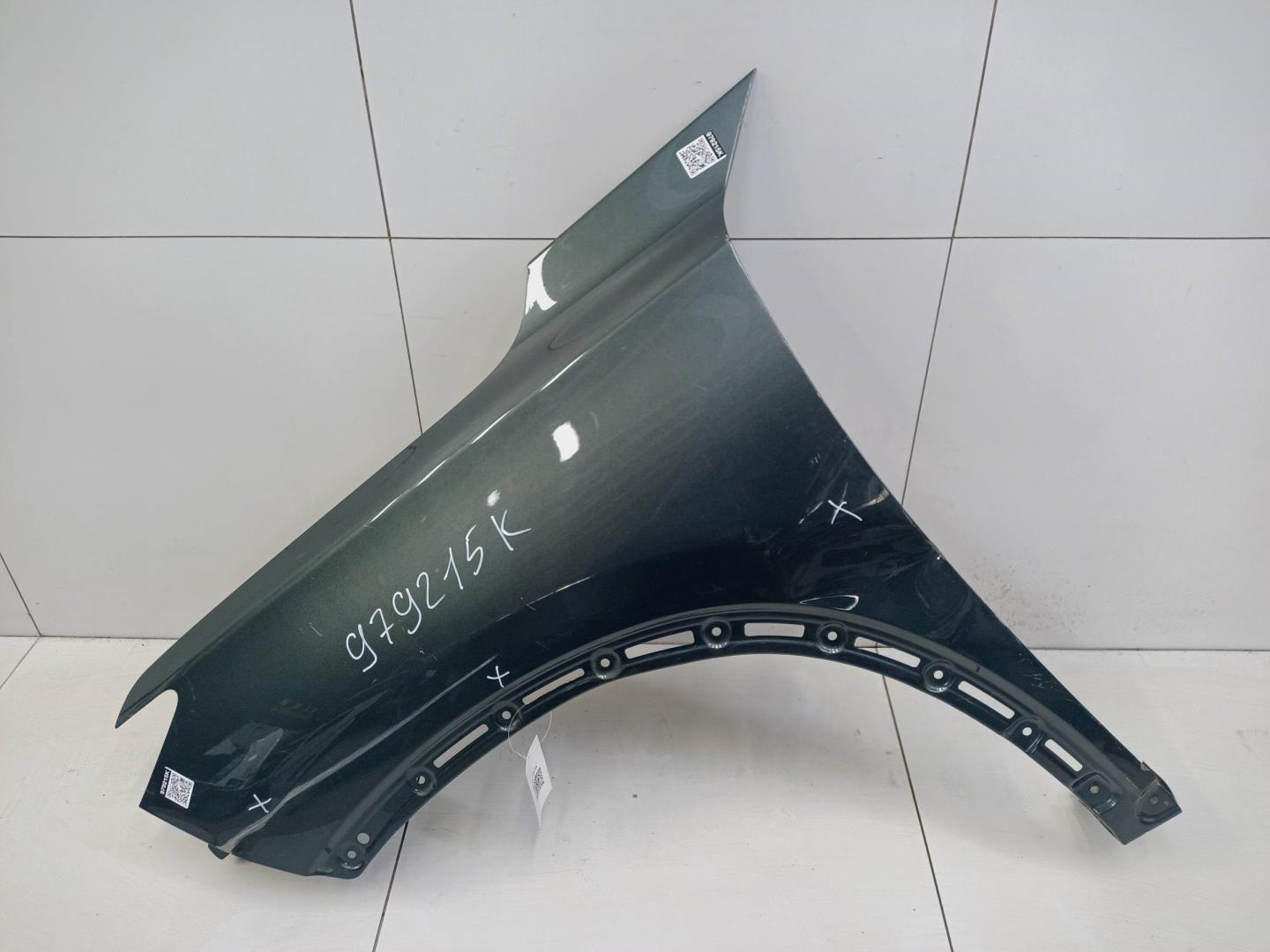 Крыло переднее левое