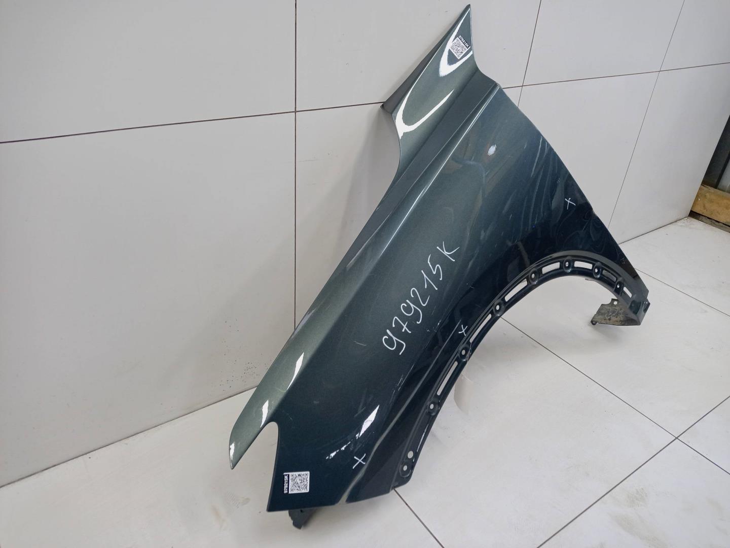 Крыло переднее левое