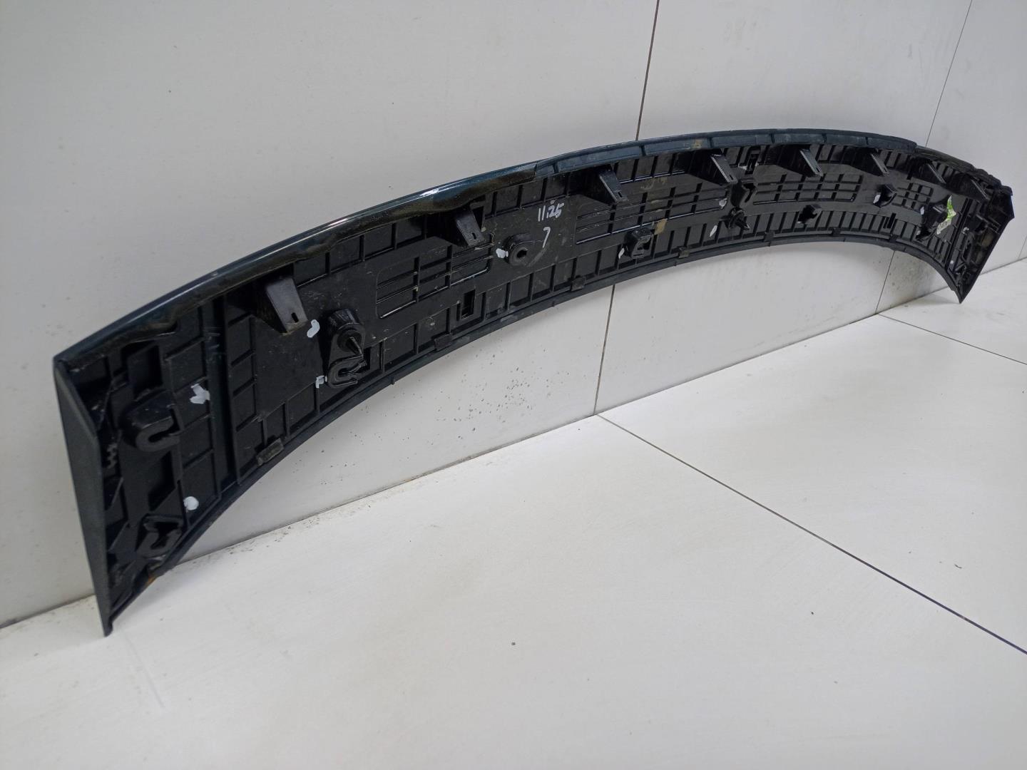 Накладка крышки багажника