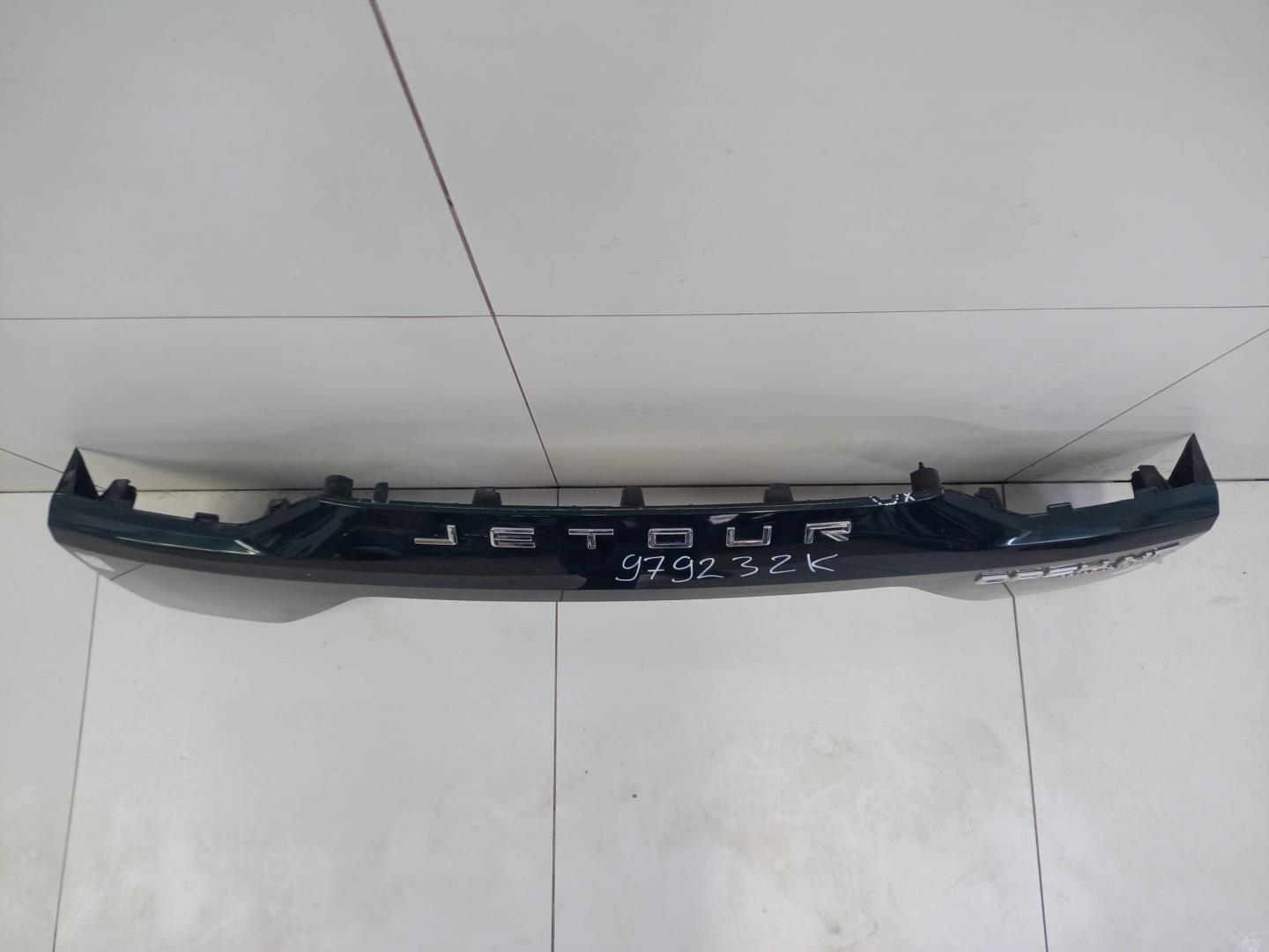 Накладка крышки багажника