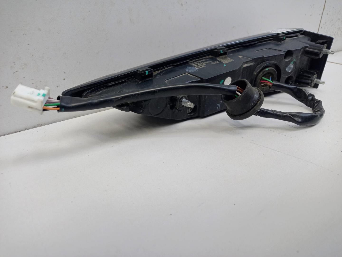 Фонарь задний внутренний левый