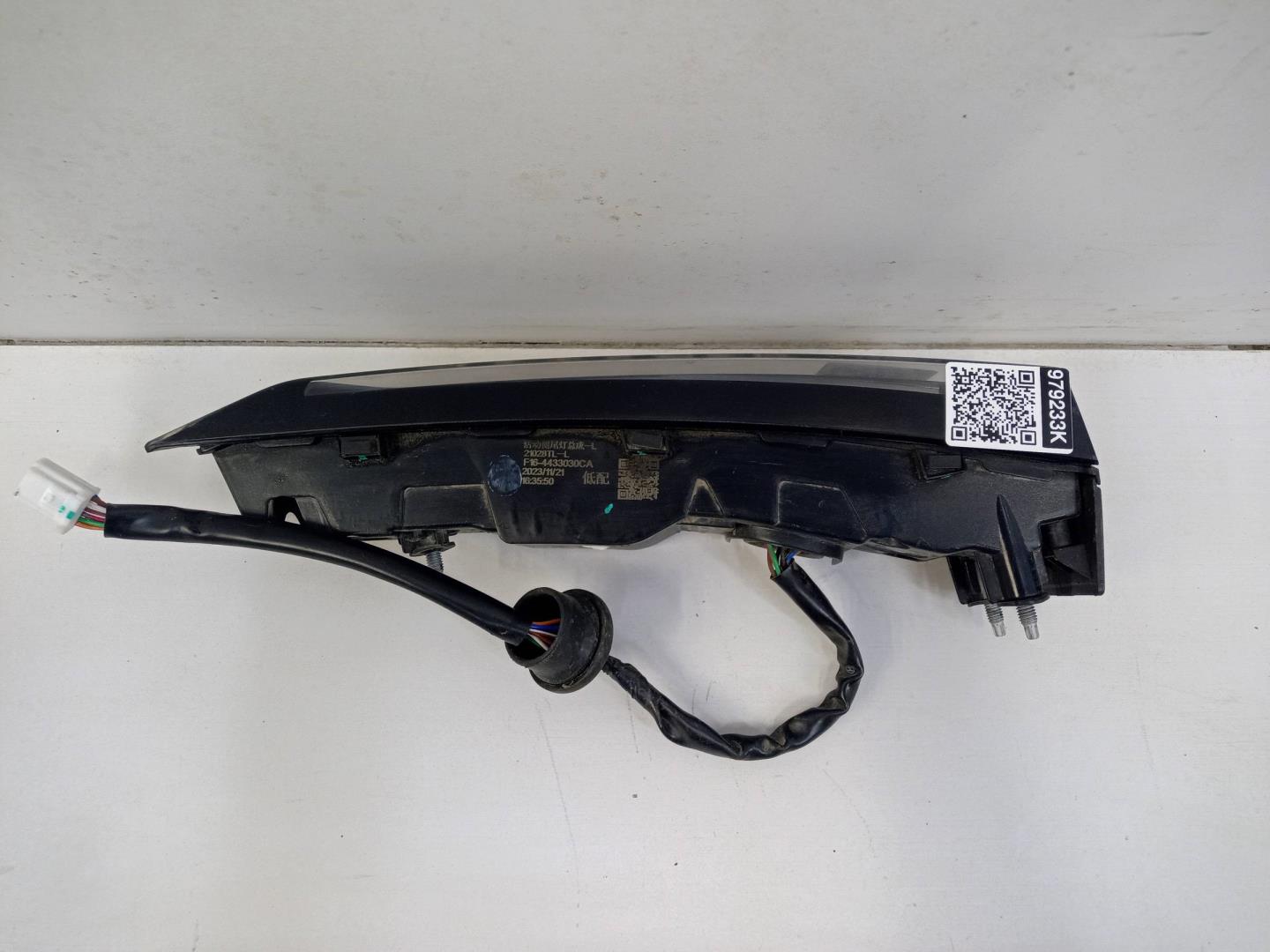 Фонарь задний внутренний левый