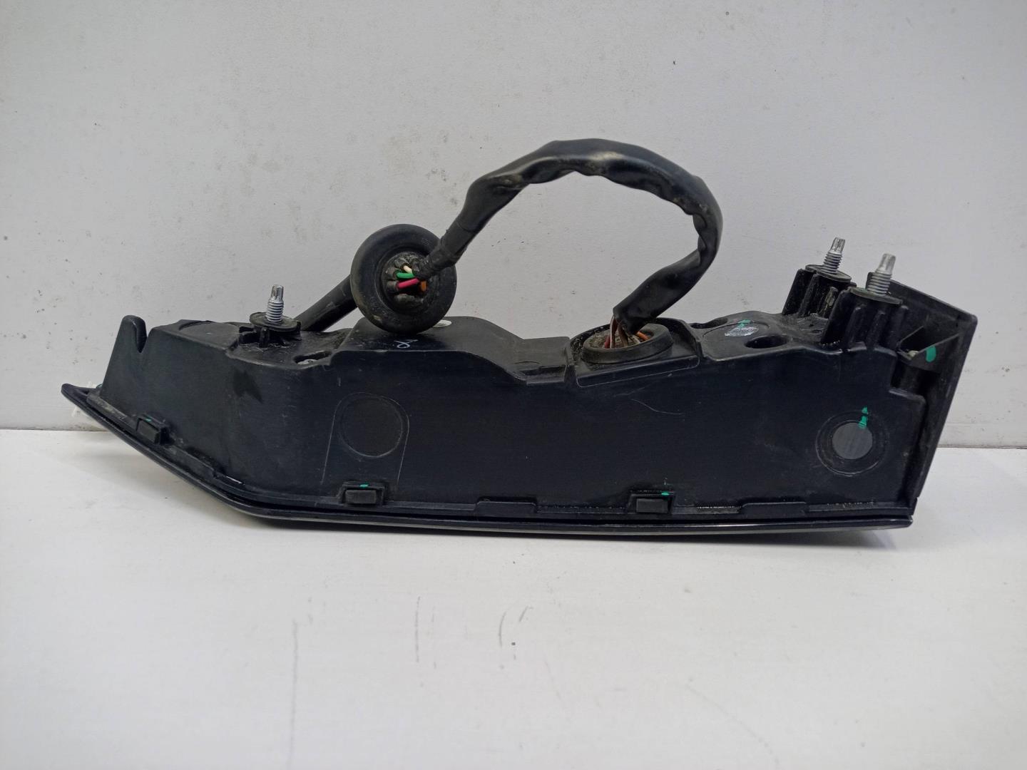 Фонарь задний внутренний левый