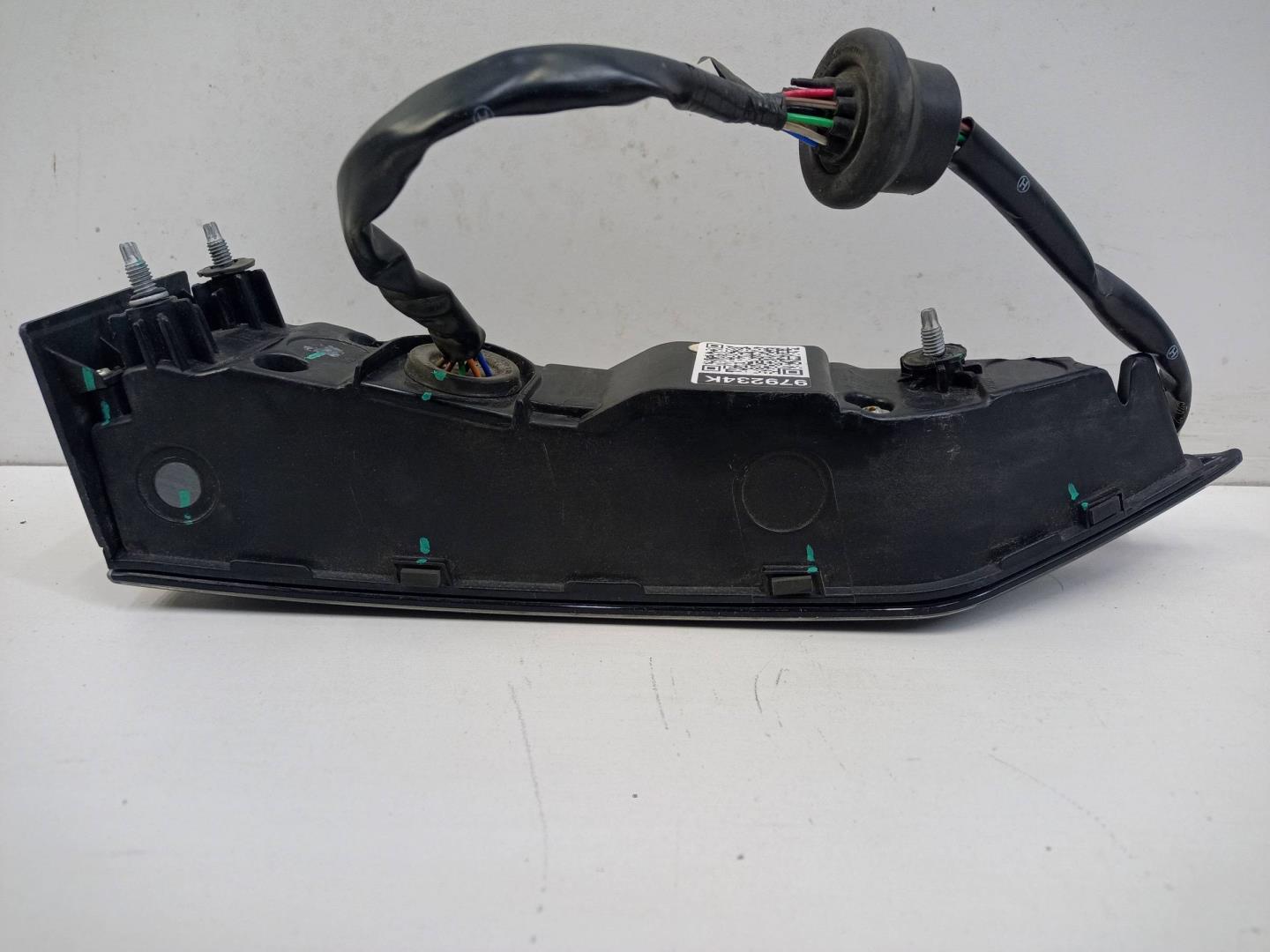 Фонарь задний внутренний правый