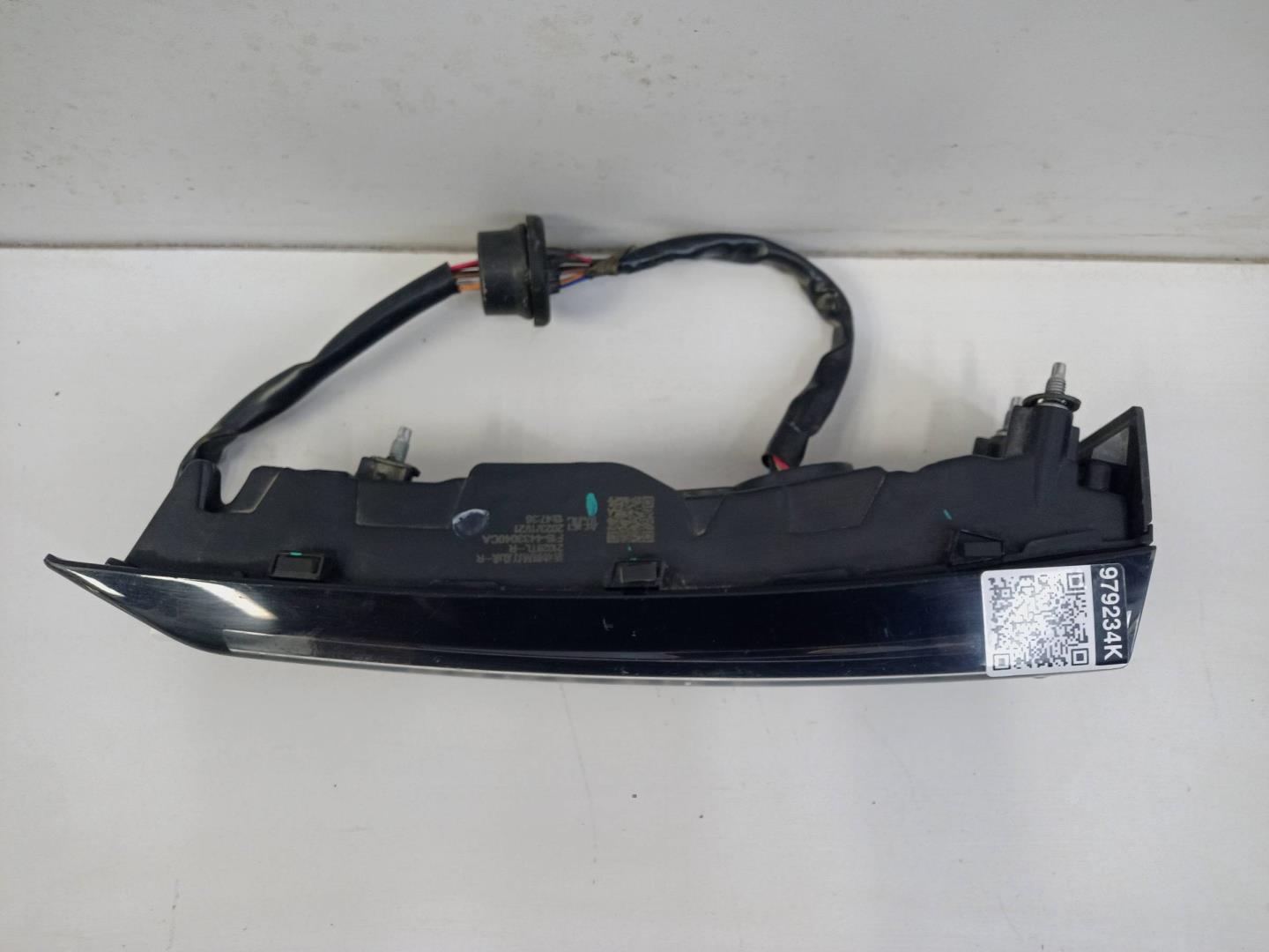 Фонарь задний внутренний правый