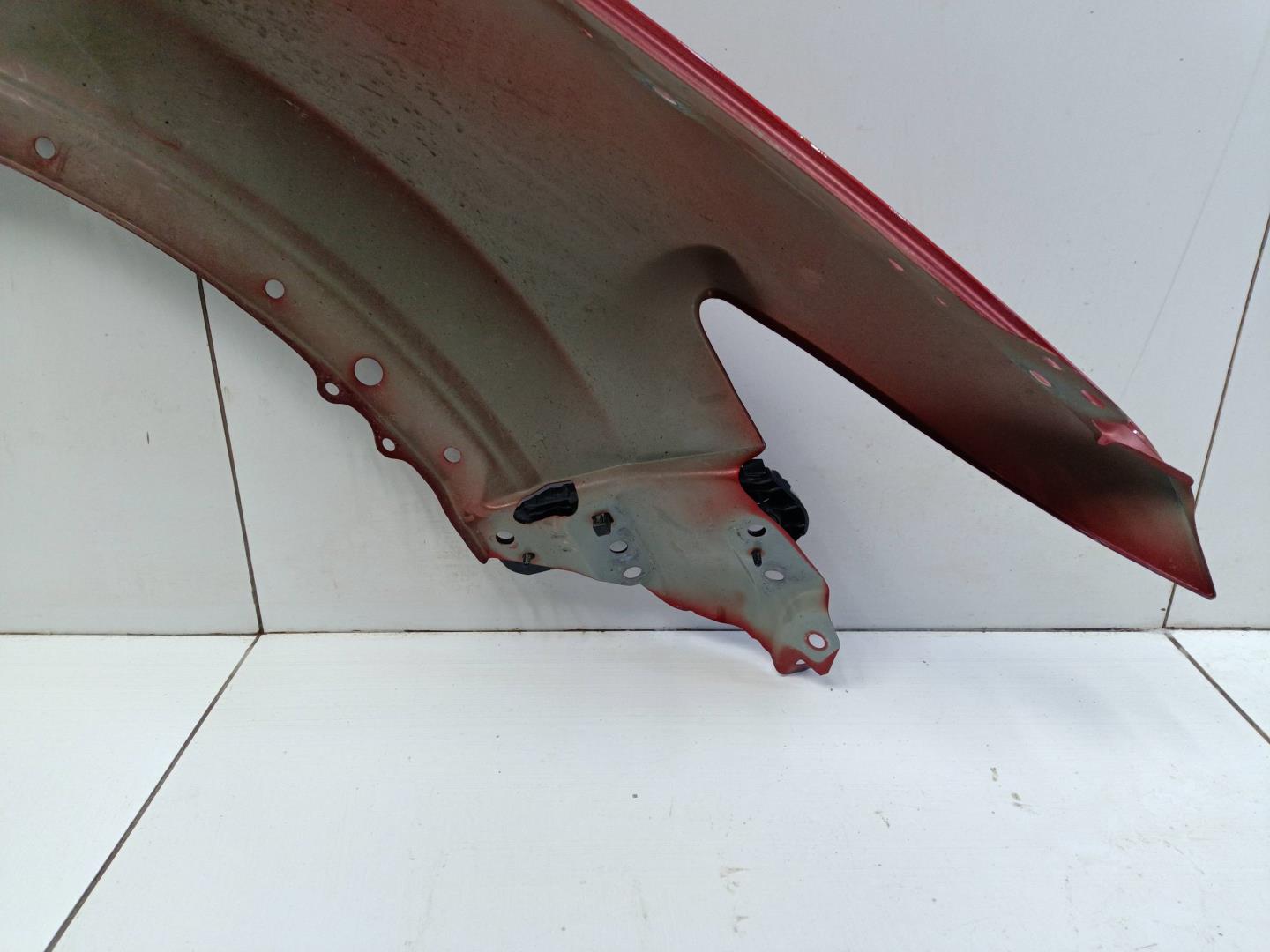 Крыло переднее левое