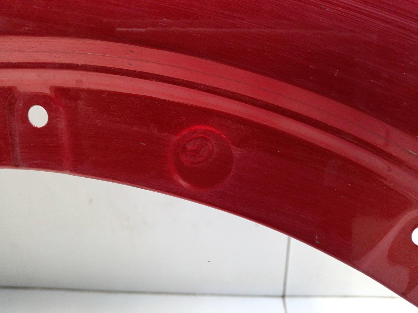 Крыло переднее левое