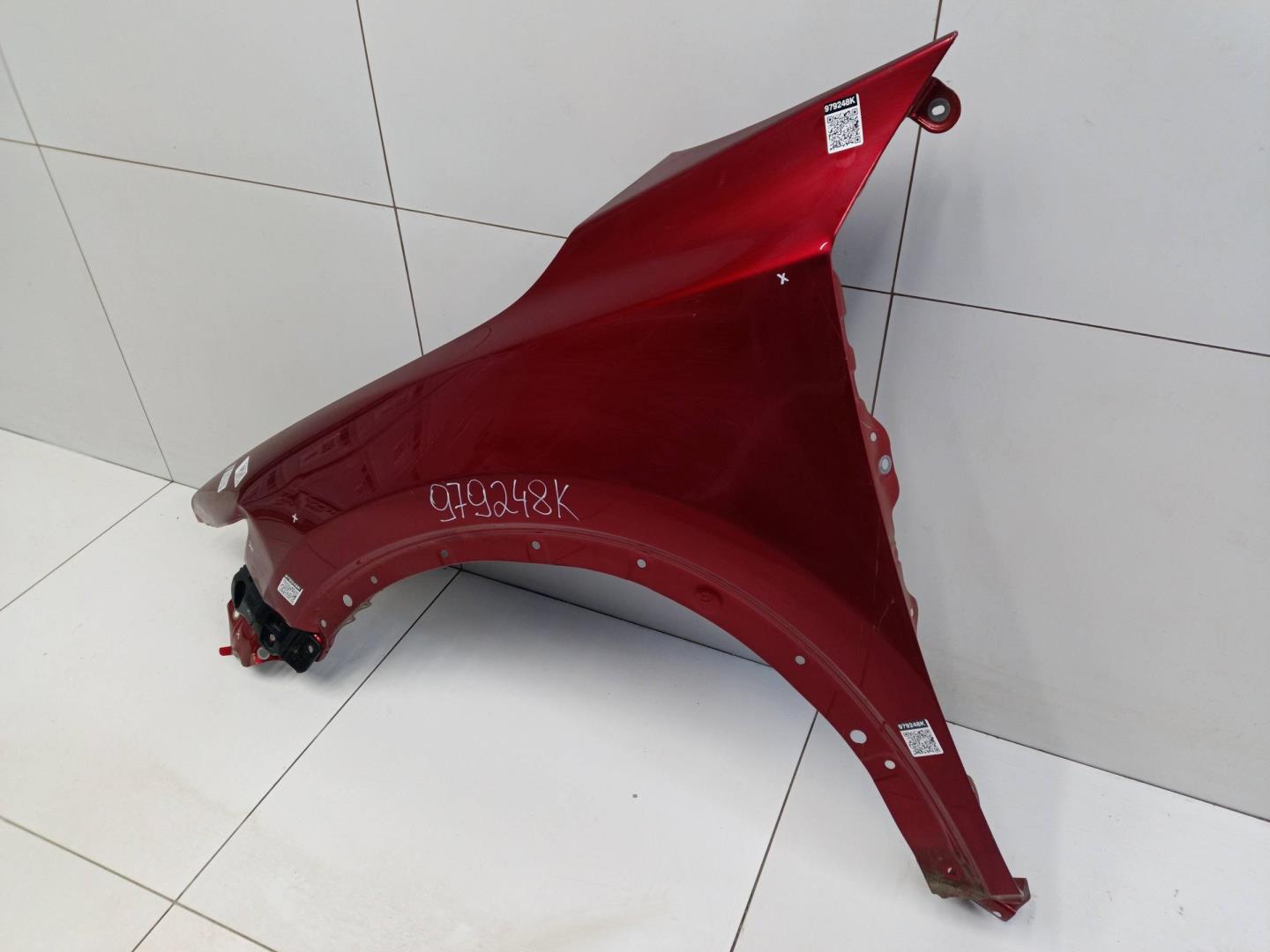 Крыло переднее левое