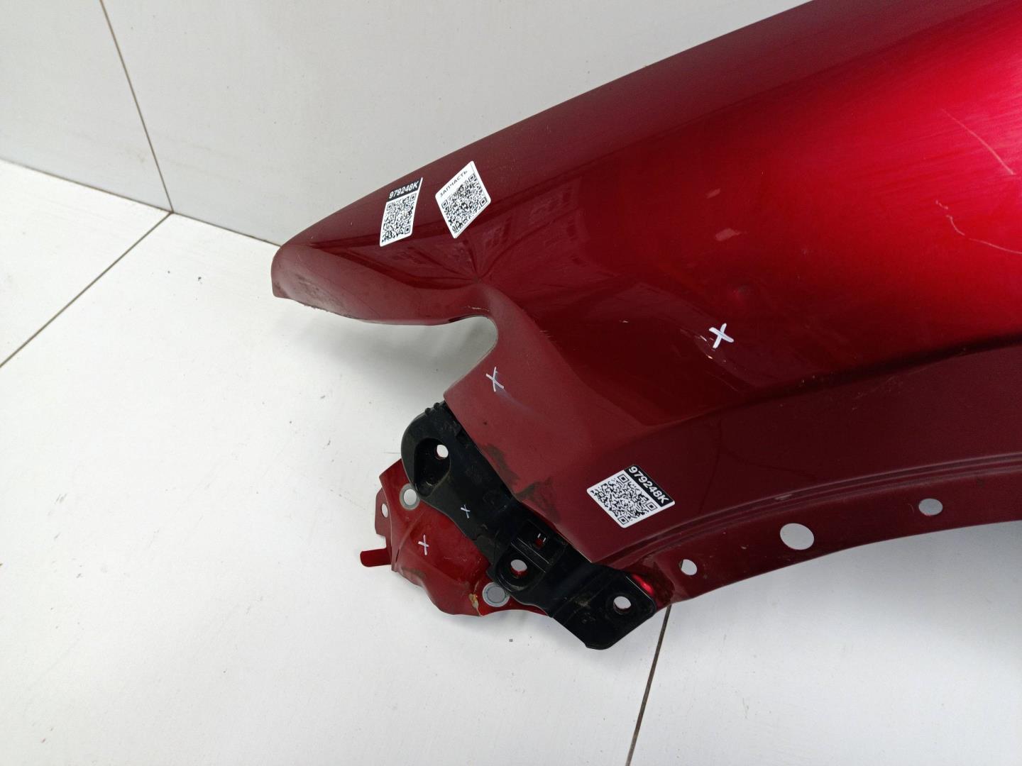 Крыло переднее левое