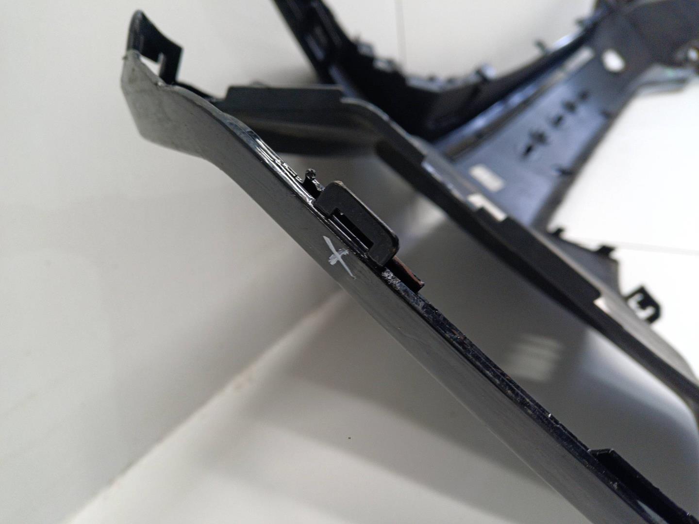 Накладка переднего бампера центральная