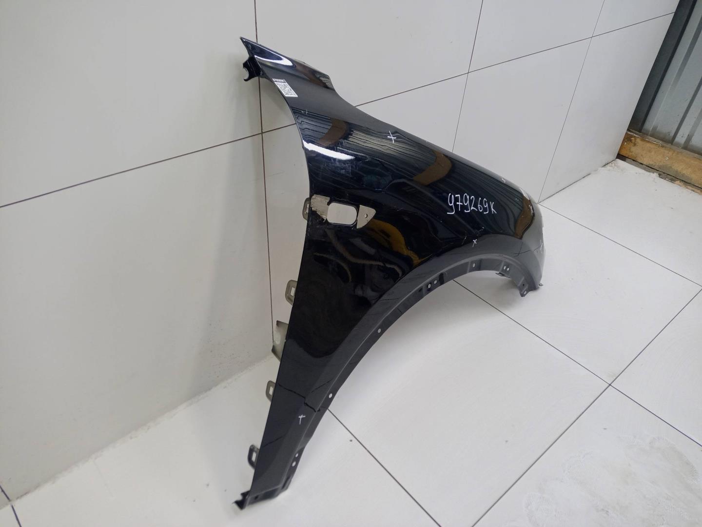 Крыло переднее правое