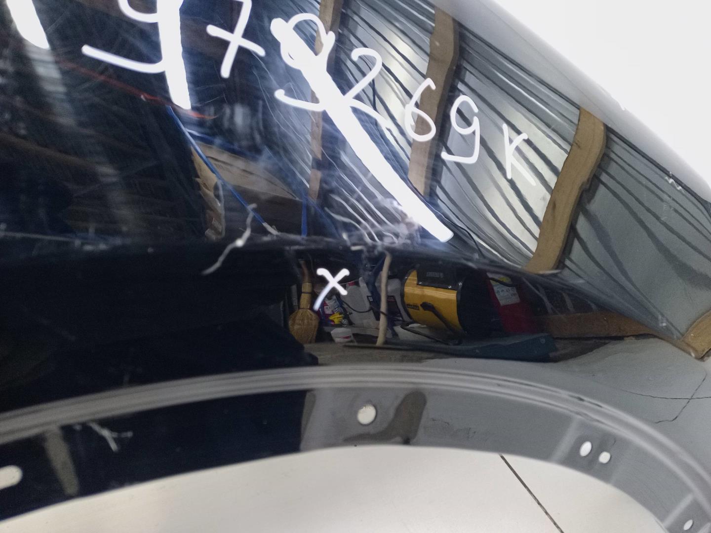 Крыло переднее правое