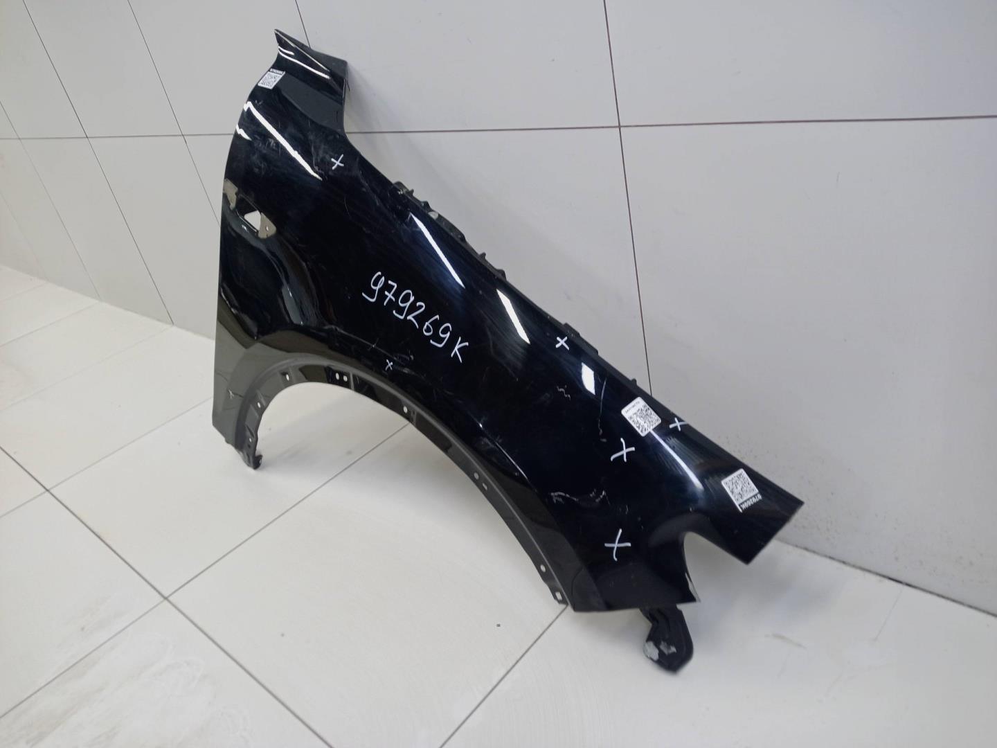 Крыло переднее правое