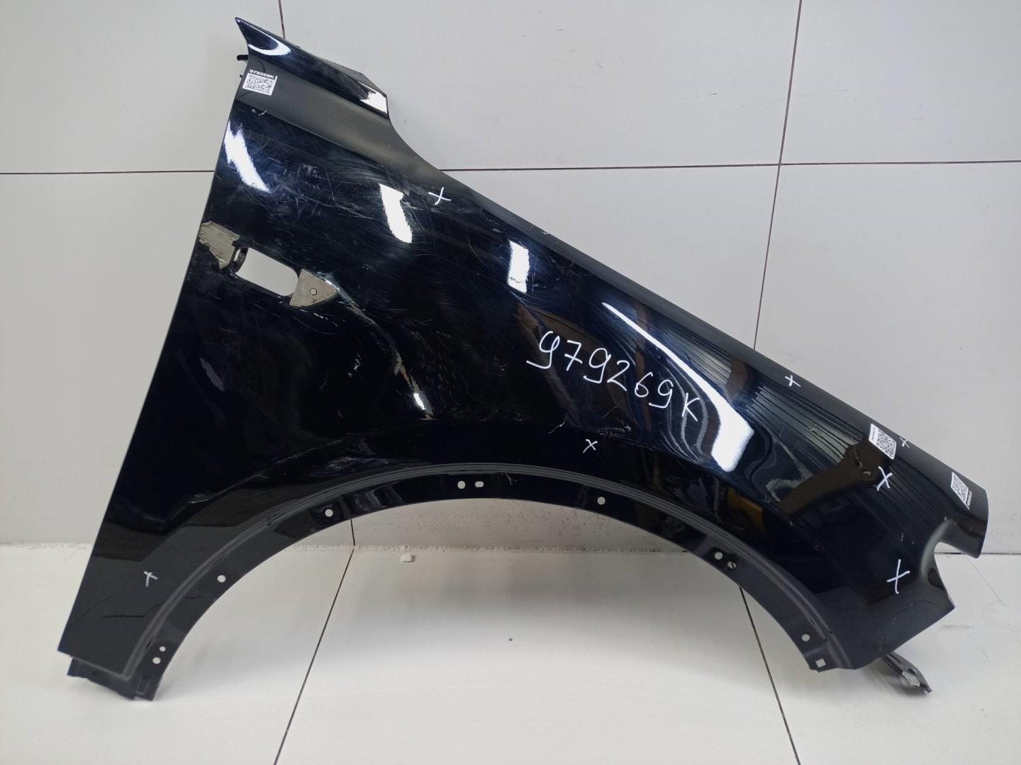 Крыло переднее правое