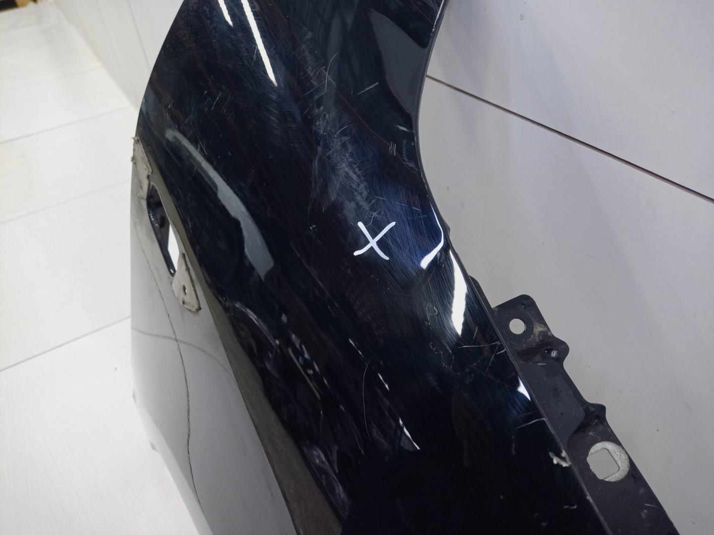 Крыло переднее правое