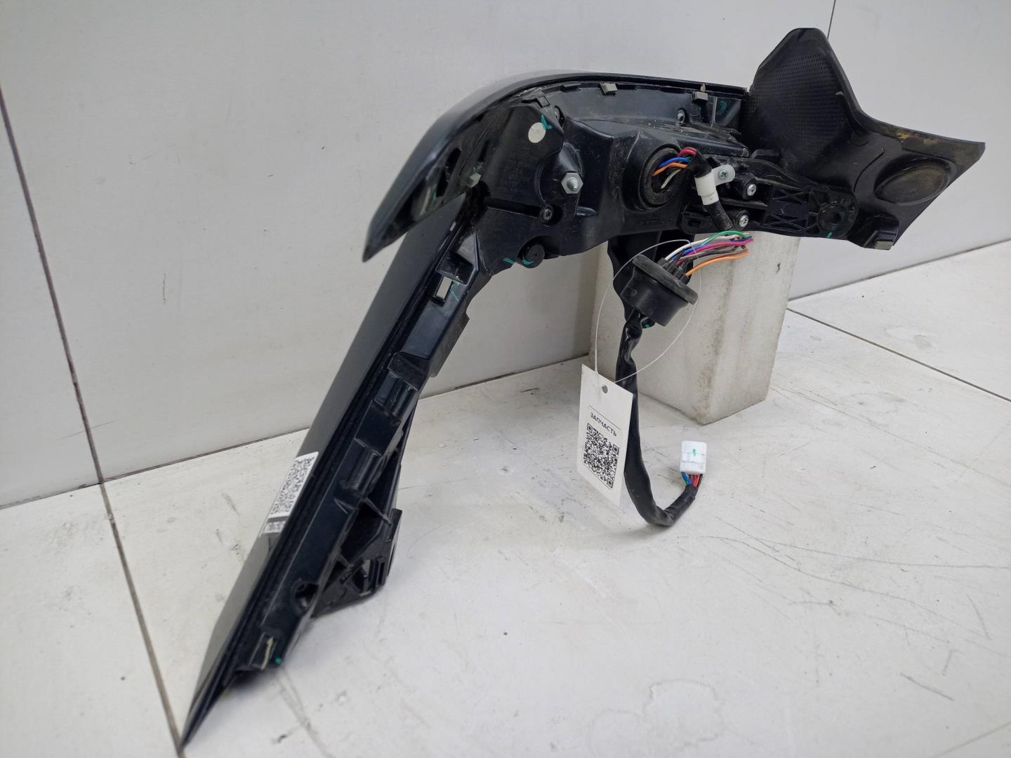 Фонарь задний наружный правый