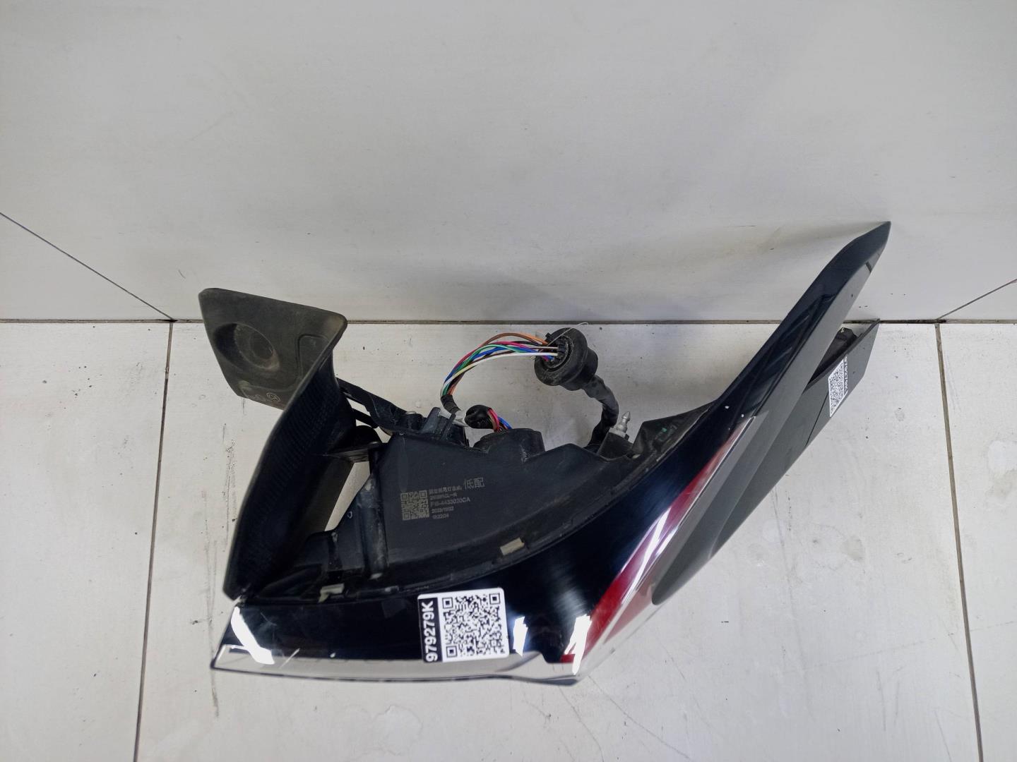 Фонарь задний наружный правый