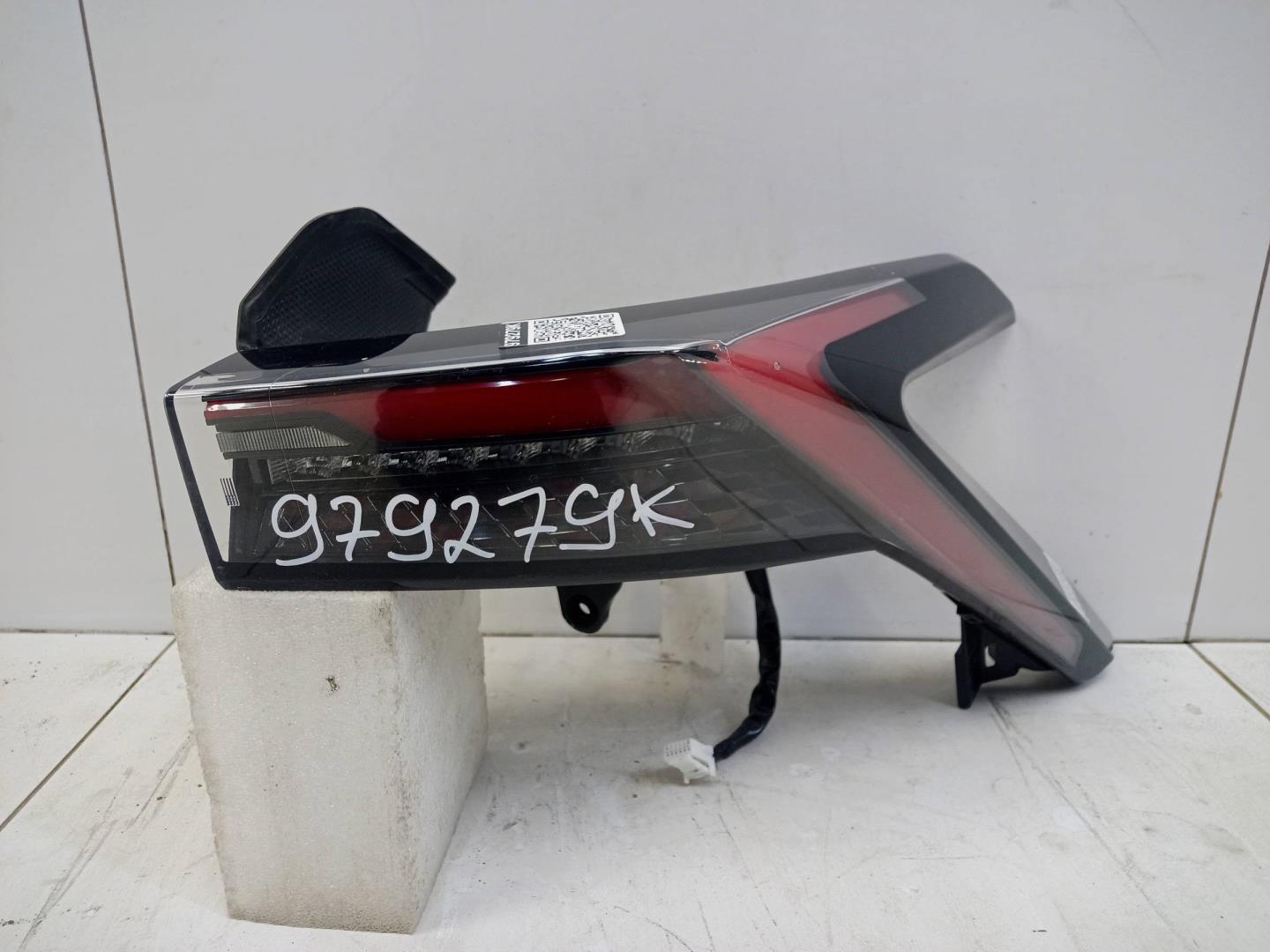 Фонарь задний наружный правый