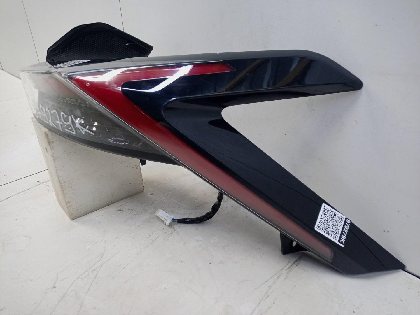 Фонарь задний наружный правый