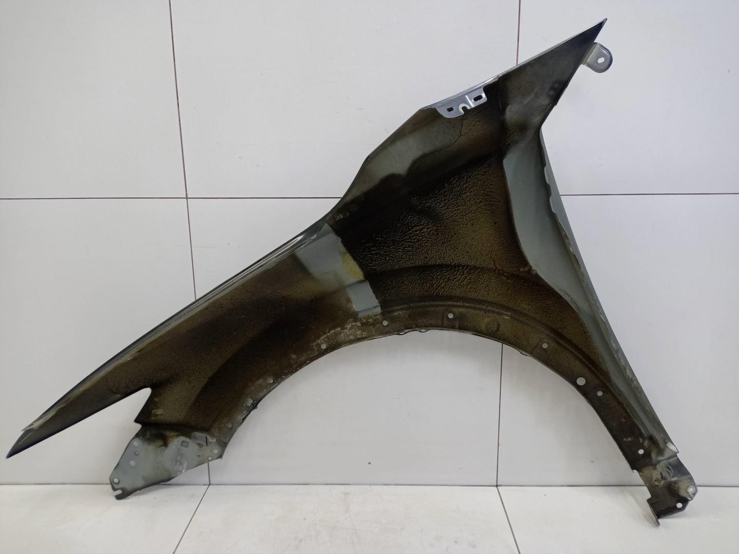 Крыло переднее правое