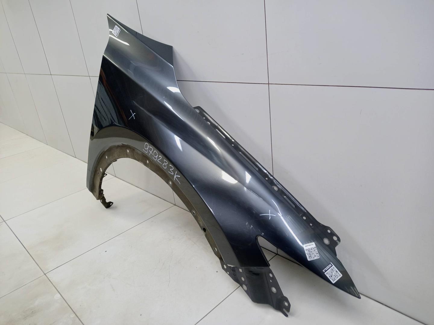 Крыло переднее правое