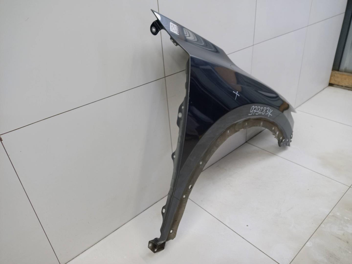 Крыло переднее правое