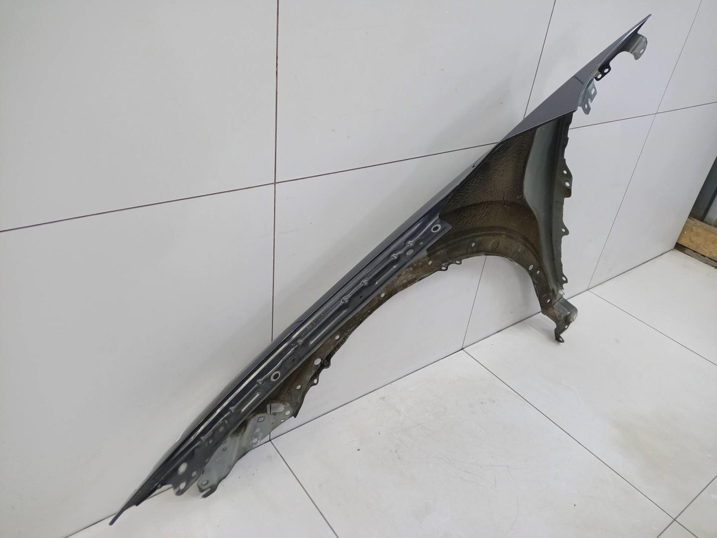 Крыло переднее правое