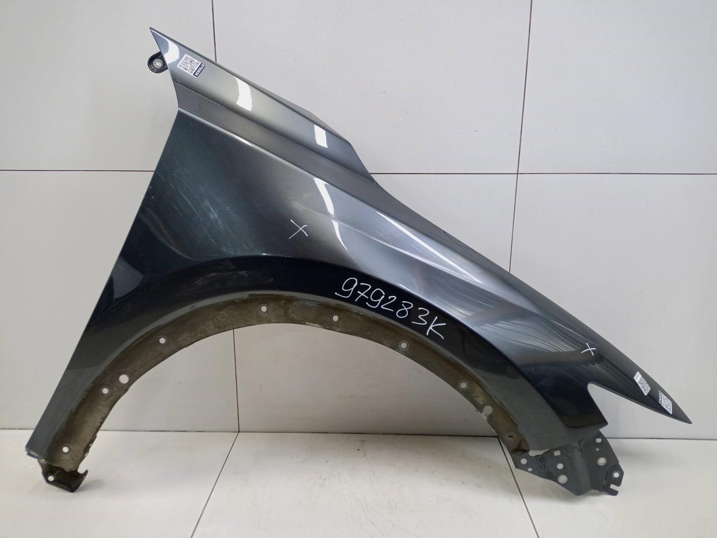 Крыло переднее правое