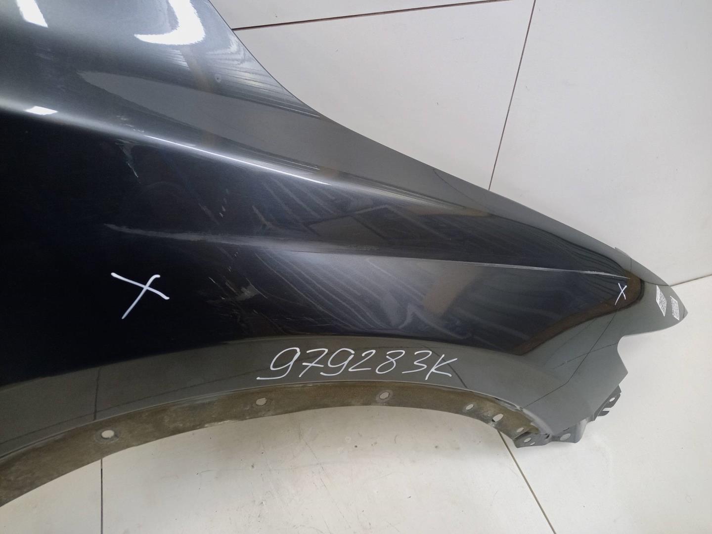 Крыло переднее правое