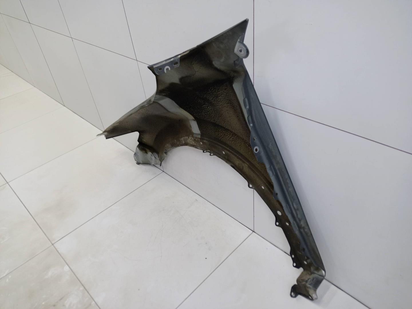 Крыло переднее правое