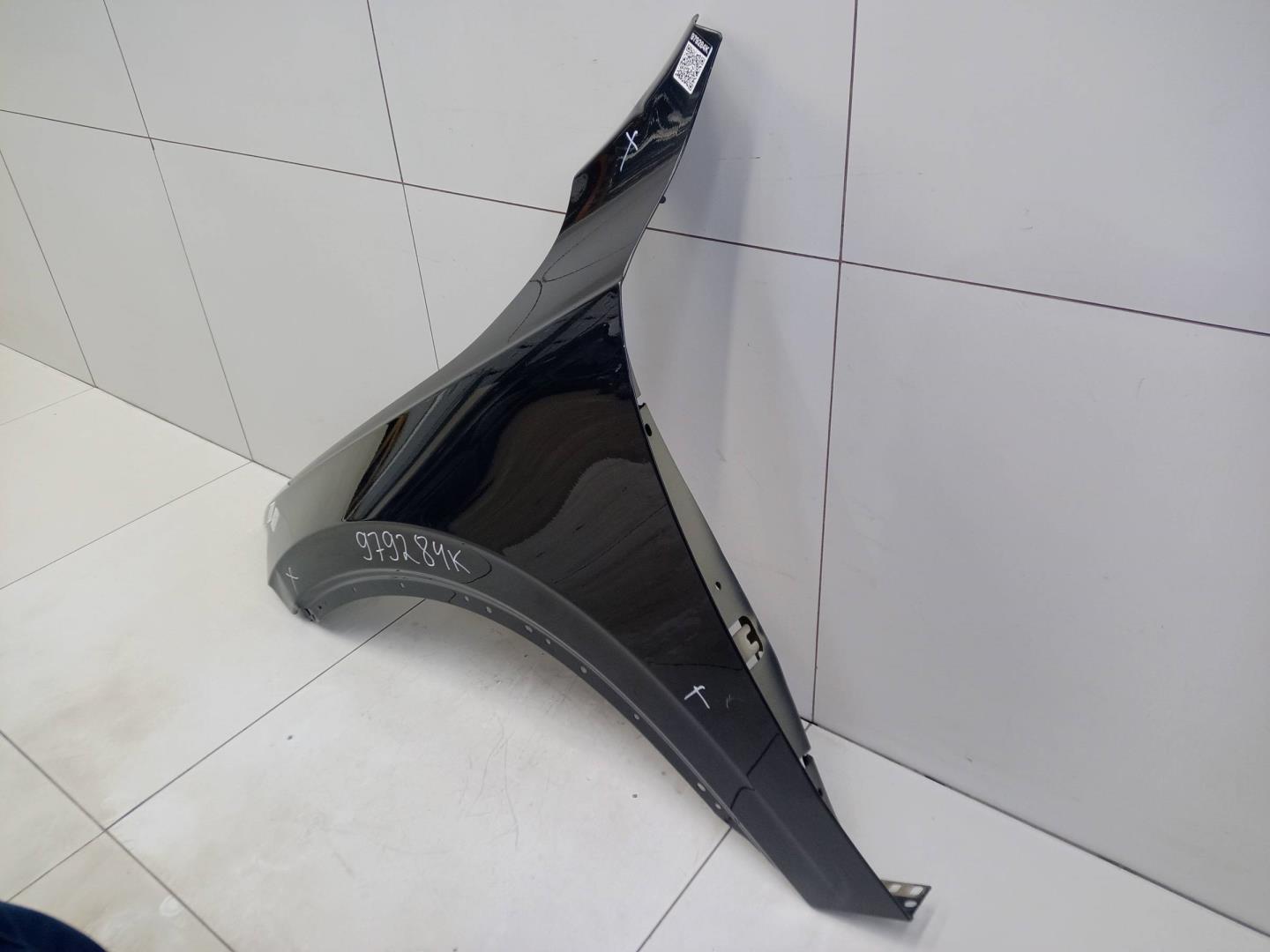 Крыло переднее левое